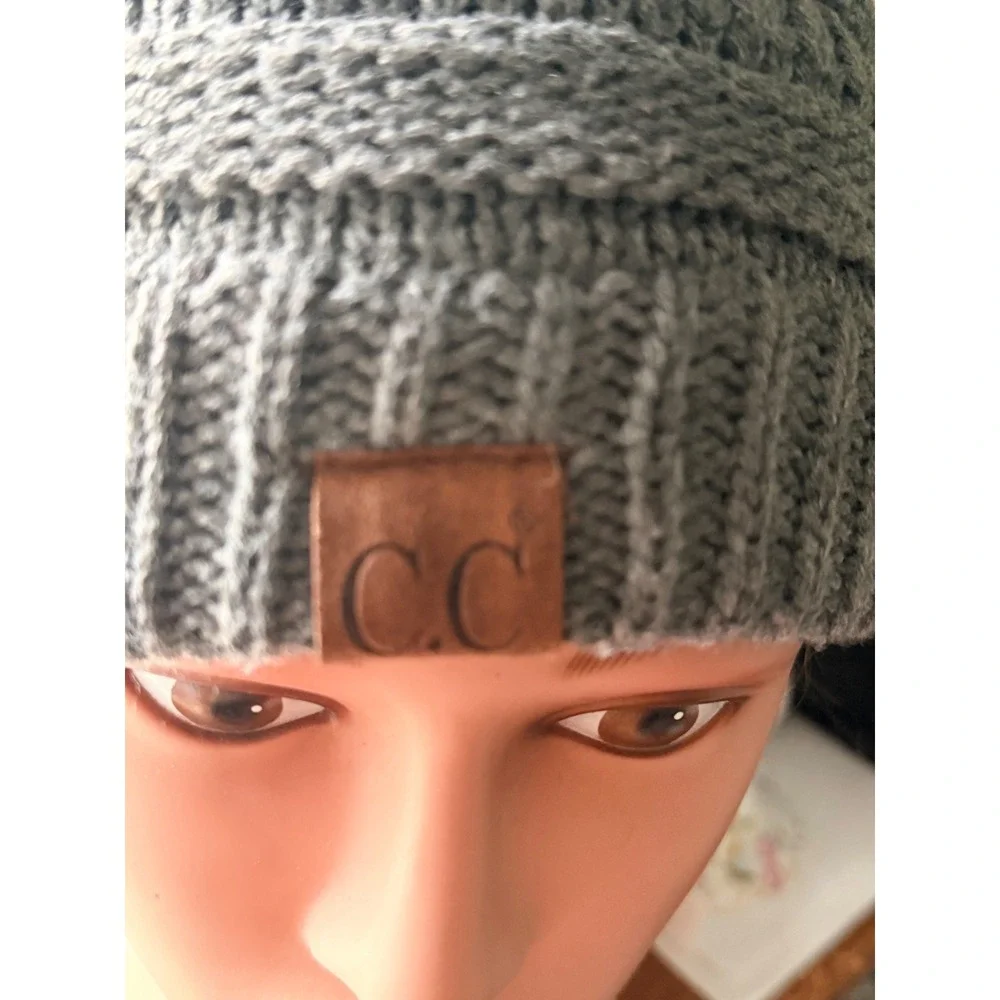 C.C. Beanie Hat Women OS Gray Excellent Cable Knit Messy Bun Ponytail Hole